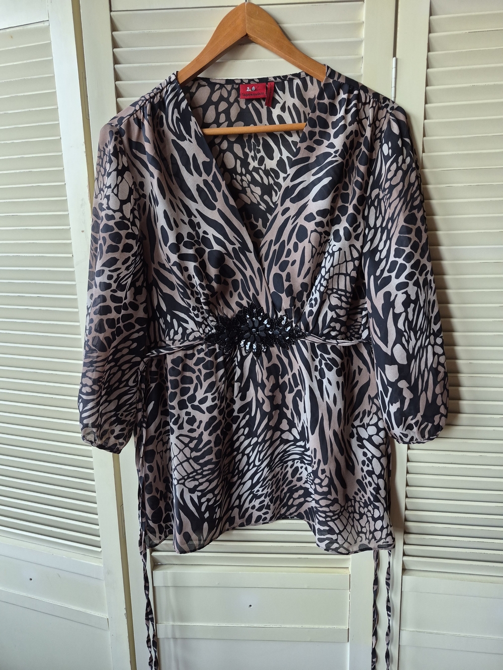Tapemeasure Brand Sheer Animal Print V-Neck Beaded Waist Blouse Size Large